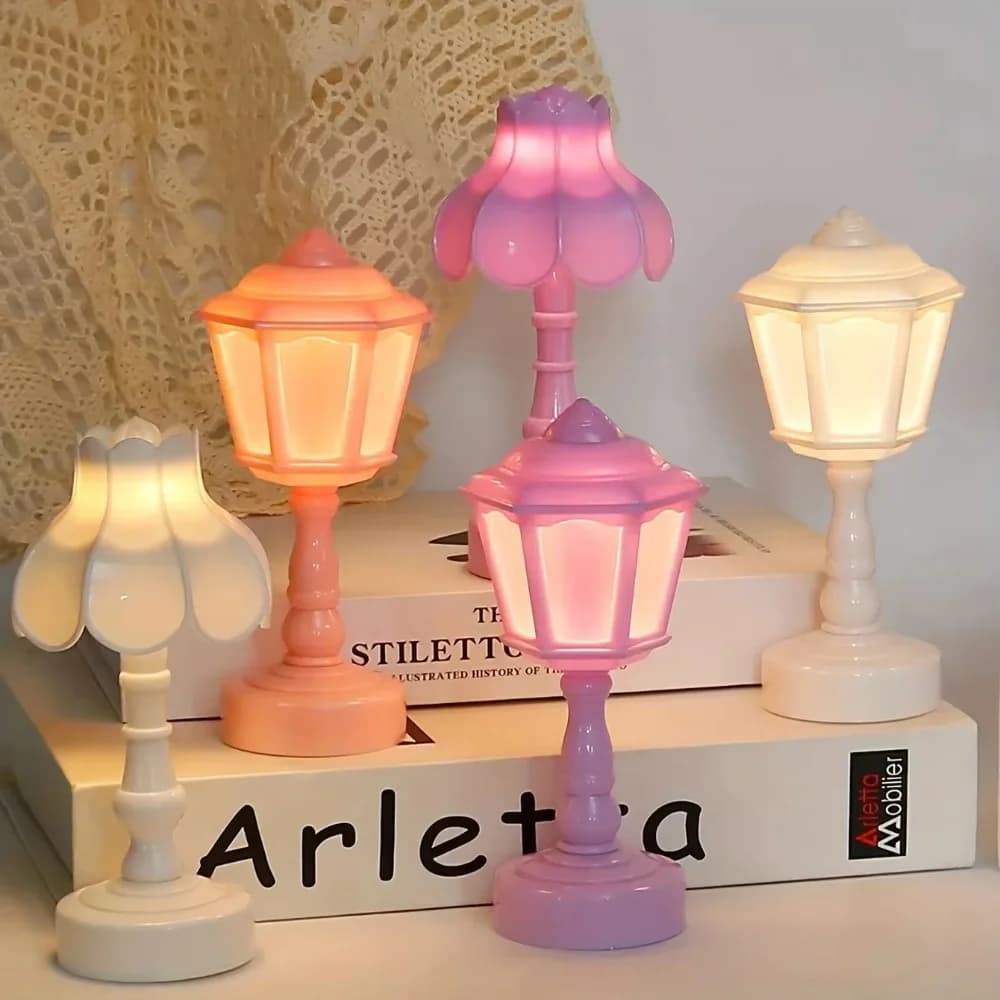 Mini Tischlampe mit Blütenform, Warmes Licht im Laternen-Stil