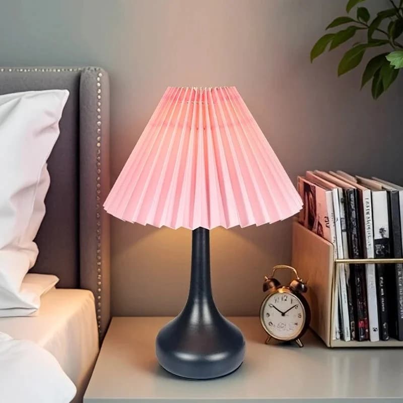 USB-Tischlampe mit Plisseeschirm, dimmbar in 3 Farben