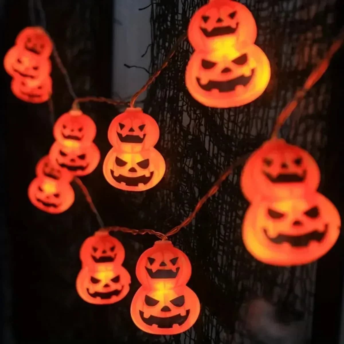 Orange leuchtende Kürbis-LED-Lichterkette mit Lächelgesicht