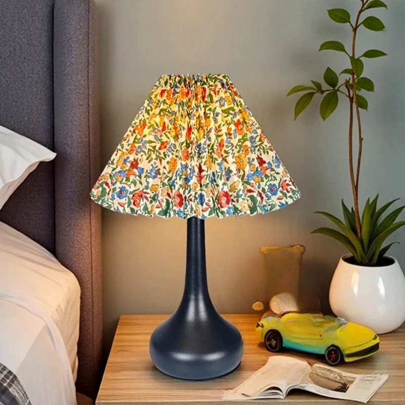USB-Tischlampe mit Plisseeschirm, dimmbar in 3 Farben